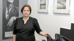 Tanja Hiivala on avannut Parturi Iijon Iin Kirkkotielle.