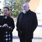 Salla Auteretta ja Lauri Kujalaa ei vaalipaneeli enää juurikaan jännittänyt, sillä takana oli molemmilla jo vaalisaarnat kirkossa ja musiikkimieltymyksiin keskittynyt yleisötilaisuus.