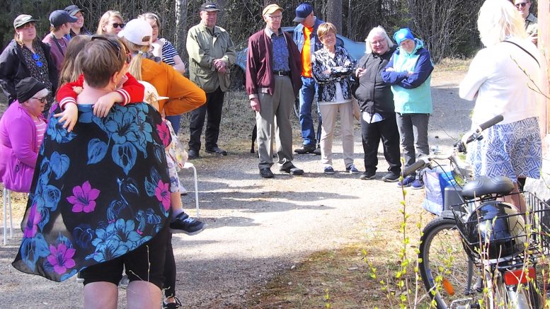 Aseman luota löytyvällä äänirastilla on kuultavissa rautasiltaan liittyvä tarina, joka saattaa nostaa kylmiäkin väreitä kuuntelijan selkäpiihin. Kevättapahtuman osanottajia kertomus ainakin kiinnosti.