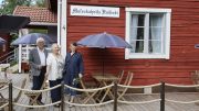 Teuvo Päkkilä, Marja-Leena Pernu ja Annamari Salmi-Vilhunen järjestivät kesäkuussa tilaisuuden juhlistaakseen näyttelyä. Kuvat: Iida Koskela