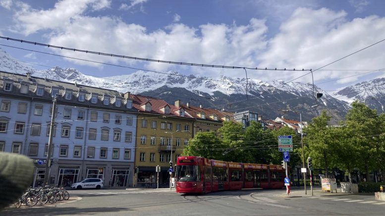 Itävallan Innsbruckissa on maalaukselliset vuoristomaisemat. Kuvat: Edia Hietanen