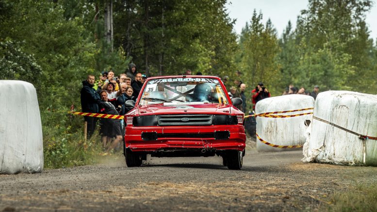 Raahesta asti kisaamaan tullut Meiju Viitanen otti viikonloppuna kaksi voittoa, kun hän voitti Putkosen erikoiskokeen lisäksi rallisprintin osakilpailun myös sunnuntaina Raahessa. Kuvat: Jussi Mikkonen / AKK