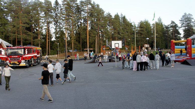 Vesalan Venetsialaisissa vilinää riitti ja tekemistä oli kaikenikäisille. Kuvat: Joni Nalli