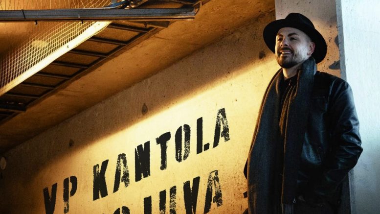 Artisti VP Kantolan debyyttisingle Huojuva torni on saanut positiivisen vastaanoton. Kuva: Magnum music.