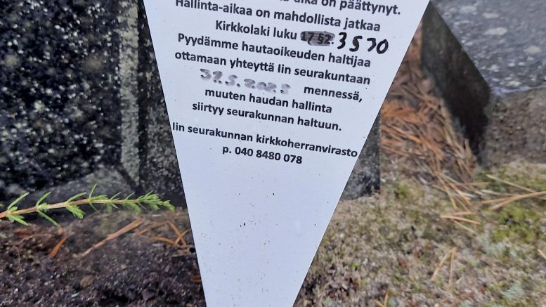 Nykyisen Iin kunnan alueella sijaitsee kaikkiaan viisi hautausmaata, joihin on haudattu yhteensä yli kymmenentuhatta vainajaa. Hautaoikeuksien hallinta-aikojen läpikäynti kuuluttamisineen on iso prosessi, joka vie aikaa useita vuosia. Kuva: Ritva Piri