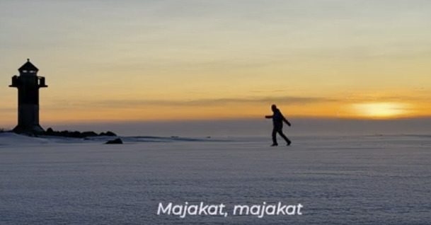 Majakat ovat näyttäneet suuntaa kautta aikojen. Kuva musiikkivideolta.