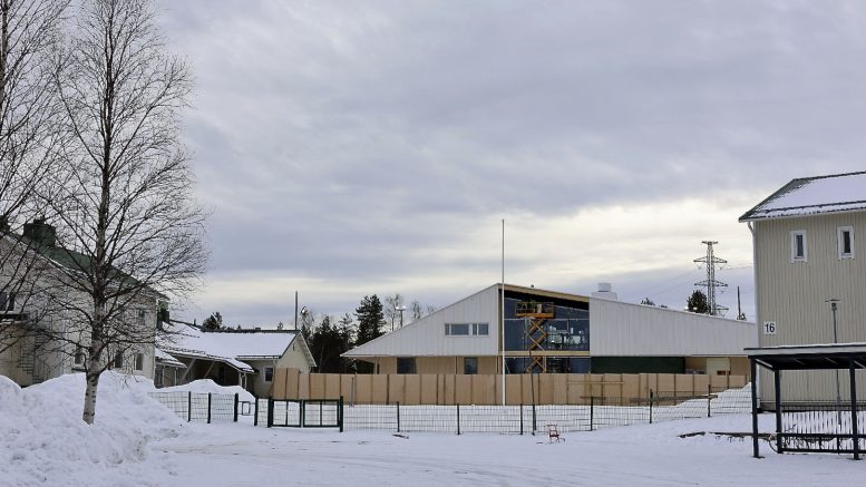 Alakylän uusi koulurakennus valmistuu kesällä ja se saadaan käyttöön syyslukukauden alkaessa. Vireillä on koulun nimen muuttaminen Kontion kouluksi sekä Ylikylän ja Huttukylän koulujen liittäminen hallinnollisesti Alakylän kouluun. Kuva: Teea Tunturi