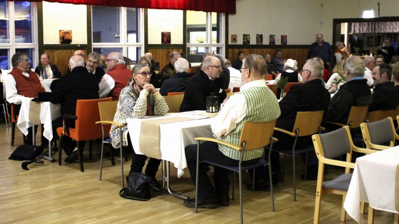 Oijärven Sampolassa pidetty maakunnallinen Kalevalan päivän juhla kokosi taloon nuorisoseuraväkeä ympäri Pohjois-Pohjanmaata. Kuvat: Ritva Piri